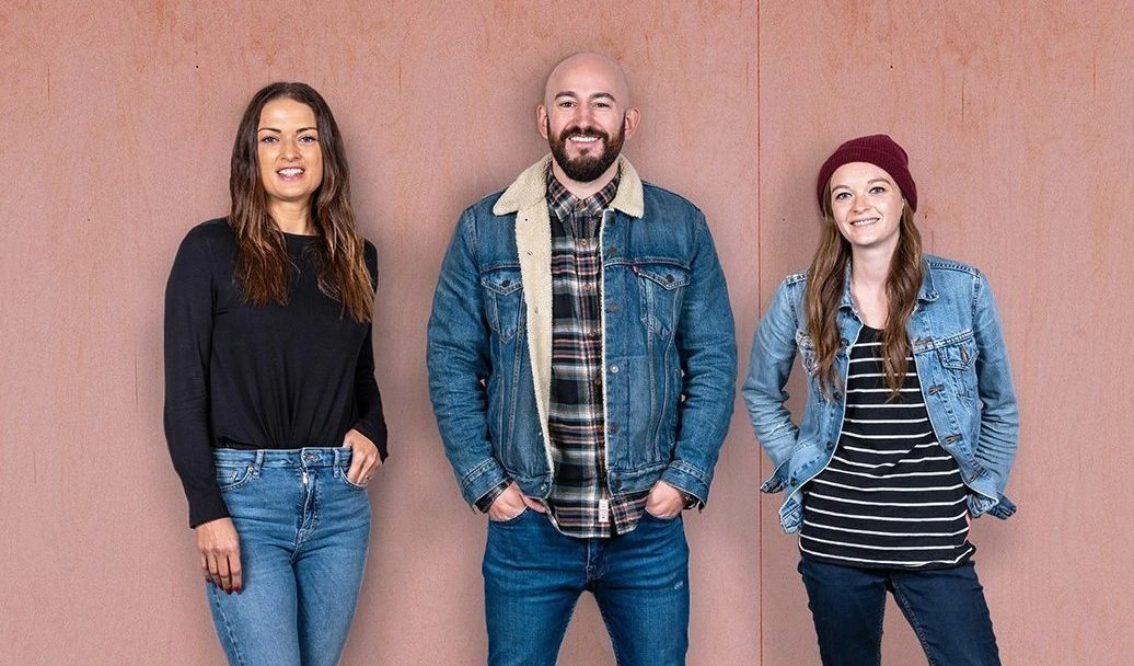 D4R team standing in front of a pink wall